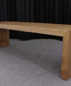 इनिता टीवी स्टैंड