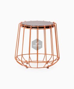 Wity houten kruk met ijzeren poten