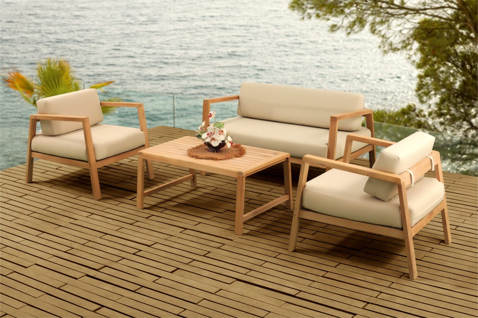 Stylish Teak Furniture For Outdoor Spaces