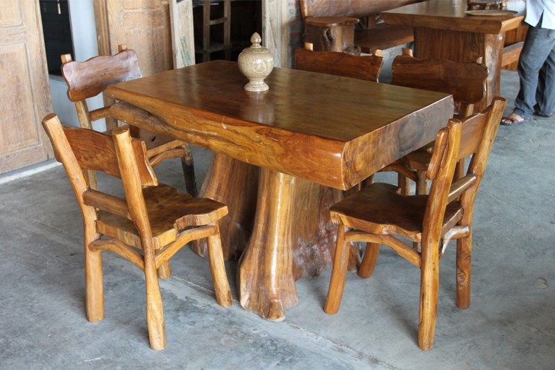 Teak Versus Mahogany Wooden Furniture